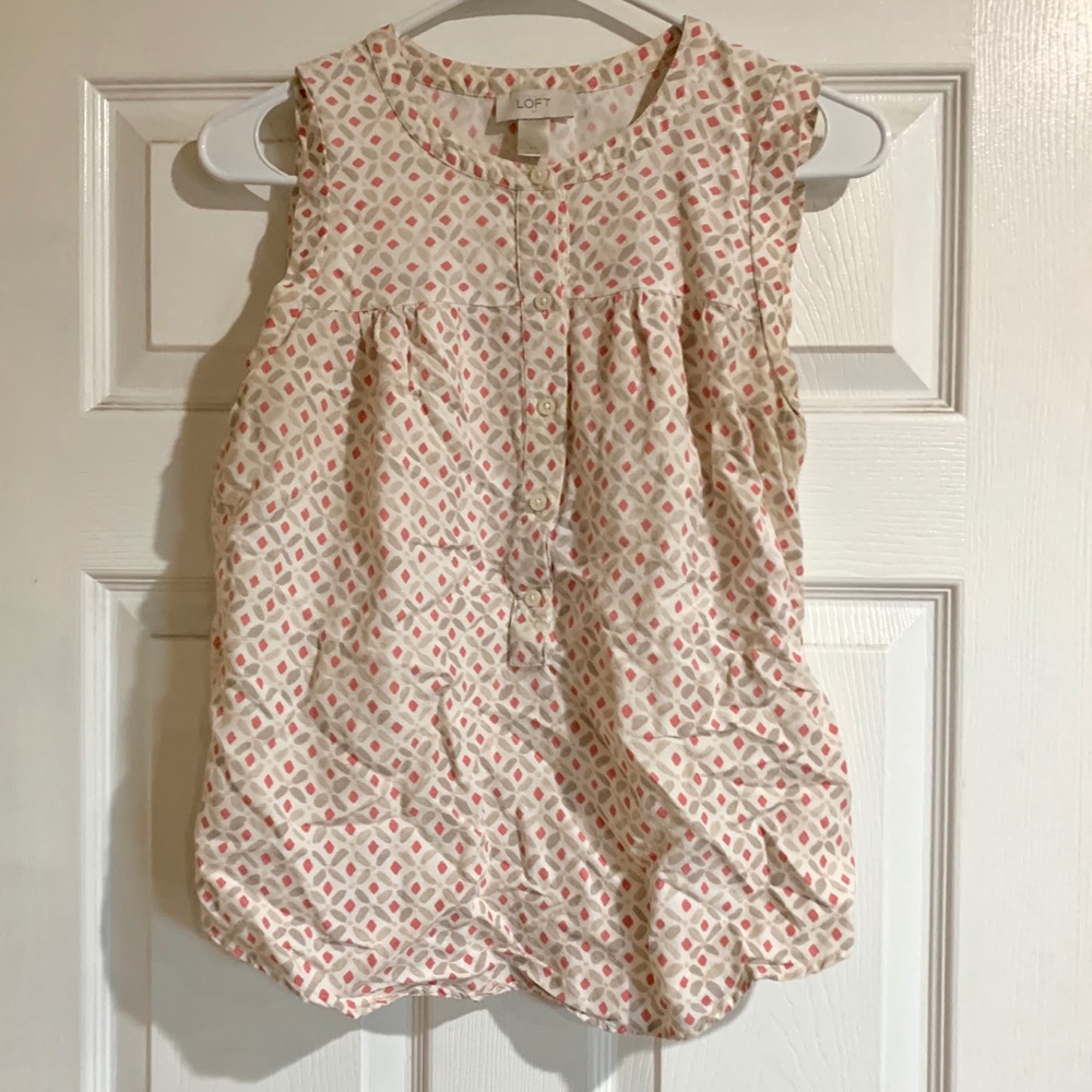 Anne Taylor LOFT Sleeveless Button Up Top